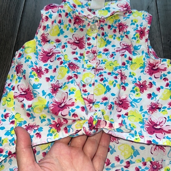 Girl, floral sleeveless button down, collared high low crop front tie shirt - Picture 2 of 6